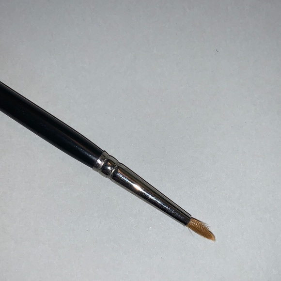 MAC 209 Eyeliner Brush - Original - Picture 4 of 8